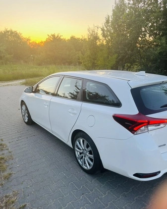 Toyota Auris cena 31700 przebieg: 345000, rok produkcji 2016 z Sieraków małe 29